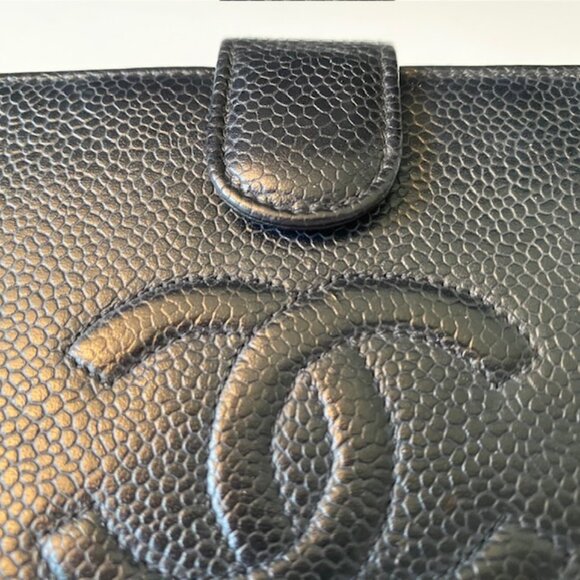 CHANEL CC Logo Caviar Leather Wallet - Picture 2 of 9